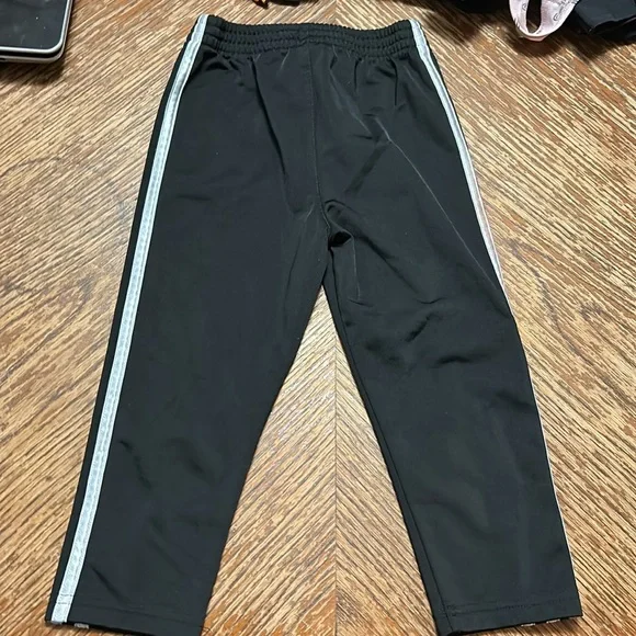 Boy’s Adidas pants - Picture 3 of 3